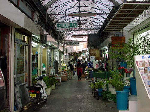 栄町市場商店街